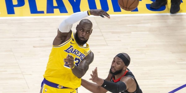 季后赛怎么打？詹姆斯来开课 残阵大比拼火箭烂到家了!