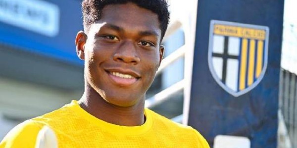 酸了！日本国门铃木彩艳意甲扑出点球：获全场最高的9.4分！