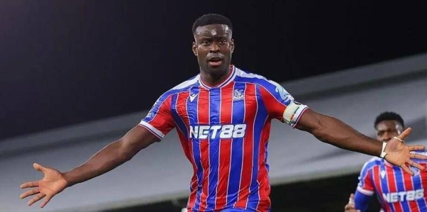 曼联遭重创！头号中卫赛季报销，急召小将+谈判格伊，冬窗操作艰难