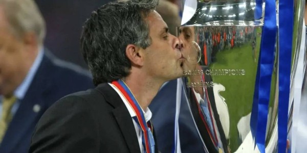 揪心！16轮不败却落后10分！800万欧冬窗补强，穆里尼奥还能续命吗？