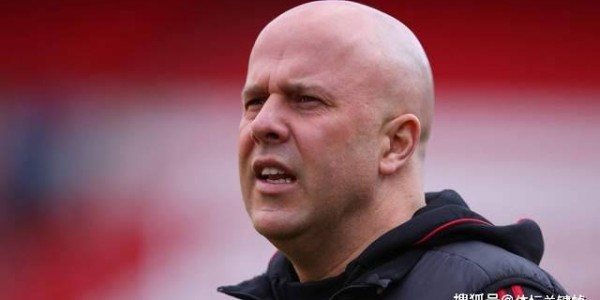 欧冠席位岌岌可危，利物浦必须立刻解雇斯洛特！阿隆索是唯一救星