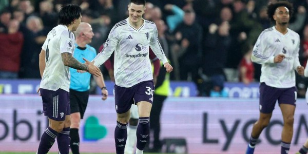 利物浦迎来利好？曼联与切尔西均遭遇保级队顽强抵抗，欧冠争夺形势再起波澜