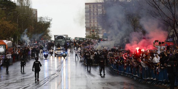 西甲惊天争议！姆巴佩禁区倒地未判点球，拉奥斯怒斥：视频助理裁判本该介入！