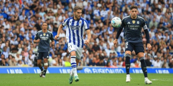 维尼修斯闪耀全场！西甲官方评选皇马4-1莱万特最佳球员背后的战术秘密