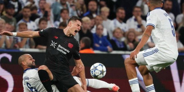 欧冠首轮惊险战平！勒沃库森补时乌龙逆转，德甲劲旅掉链子