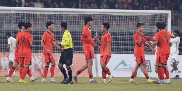 喜讯！U16国足中场加盟欧冠球队，刚穿队服合照