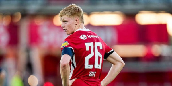 皇马夏季转会计划启动：中场重点锁定史密特，防线或迎大调整