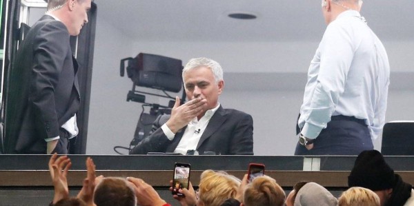 穆帅拿900万下课！曝其愿走路回去执教曼联，下月有望重返梦剧场