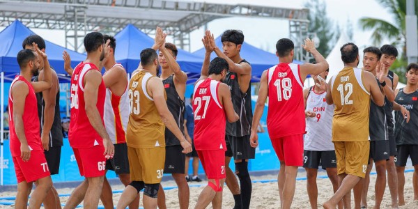 体坛联播｜皇马赢球先赛落后6分，切尔西遭遇联赛5连败