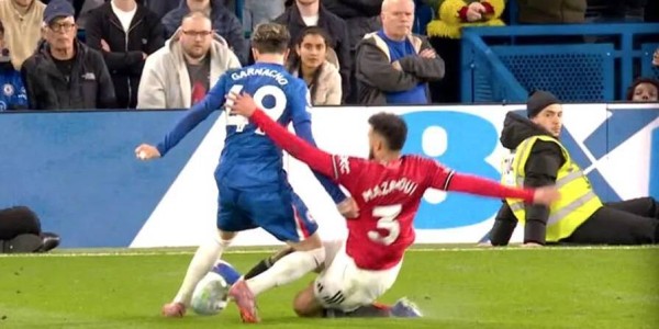 曼联庆幸4000万卖加纳乔，换来大场面先生！更衣室群嘲加纳乔其本人竟点赞