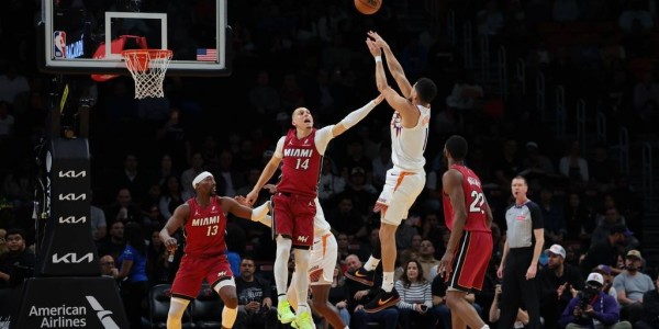 阿德巴约29分布克24+9+9 热火险胜太阳