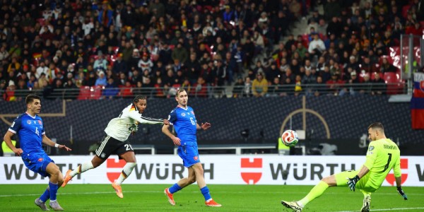 恩达夫帽子戏法绝平！斯图加特与多特蒙德上演德甲史诗对决