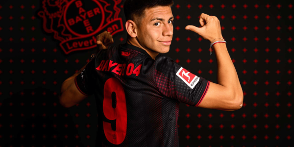 官方：勒沃库森租借曼城未来之星1年 他将身披药厂9号