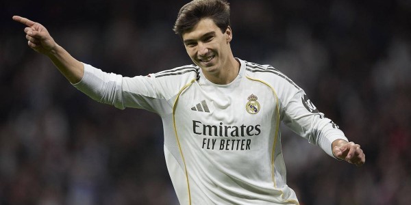 随着皇马4-1，比利亚雷亚尔1-2，西甲最新积分榜出炉：巴萨丢榜首