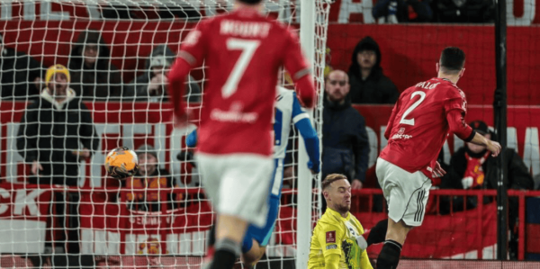 一场1-2，让曼联耻辱出局，两大杯赛淘汰，7亿欧豪阵也没用