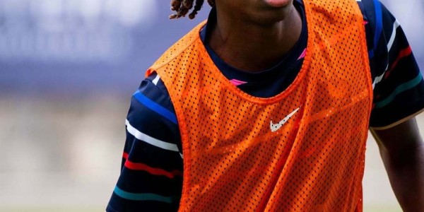 巴萨在法甲发现瑰宝，他们正密切关注南特十七岁的中后卫天才塔蒂