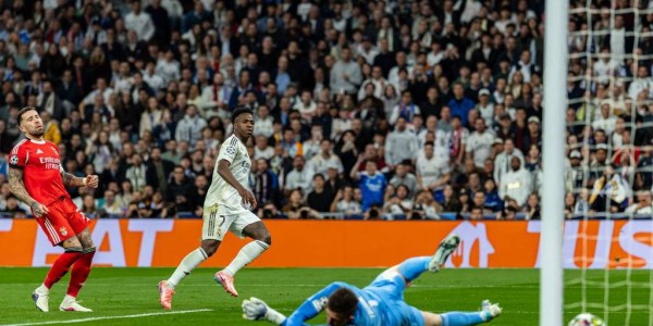 伯纳乌之夜：居莱尔惊世世界波＋皇家马德里4-1大胜，主帅为青训喝彩