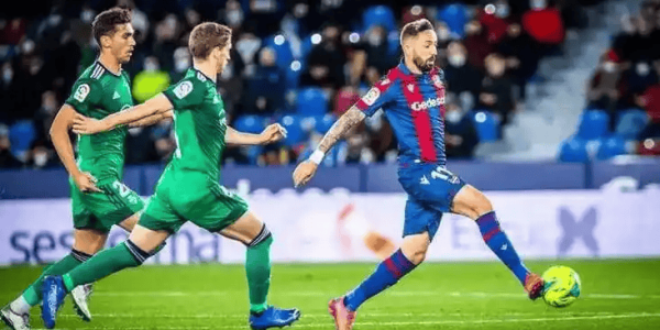 意甲保级生死战！都灵VS莱切：伤病潮下的困兽斗，比分进球数前瞻