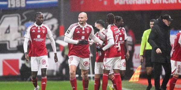 法甲最新积分榜揭晓：马赛爆冷0-2不敌布雷斯特，排名生变