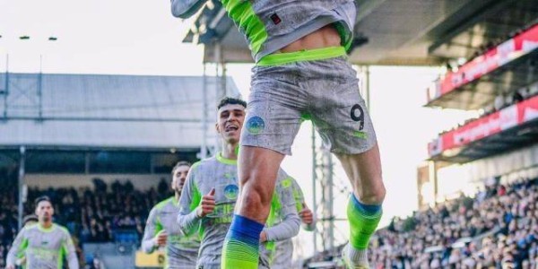 曼城3-0轻取水晶宫！福登回暖谢尔基成“新丁丁”，阿森纳压力大