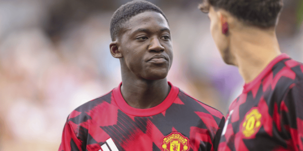 索要10倍薪资未果！曼联20岁中场新星不满，两日内决定自己的未来