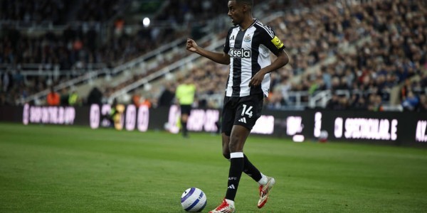 伊萨克仍单独训练+或缺席英超首战 纽卡愿降价至1.3亿镑