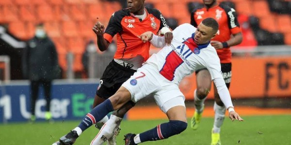 巴黎主场迎战欧塞尔，争夺法甲第六轮关键战，巴黎进攻强但伤病困扰，欧塞尔防守稳固。