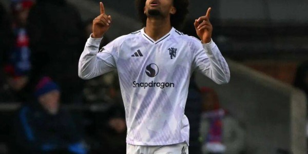 罗马求购齐尔克泽报价曝光！破荒反令曼联两难，阿莫林将定卖不卖