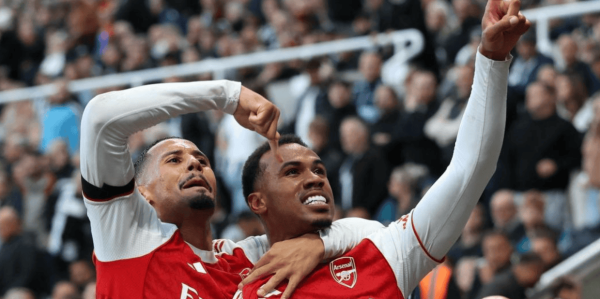 2-1逆转！2-1绝杀！疯狂一夜，巴萨超越皇马，阿森纳缔造奇迹