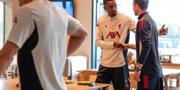 利物浦官方晒照，伊萨克完成在俱乐部的首次训练