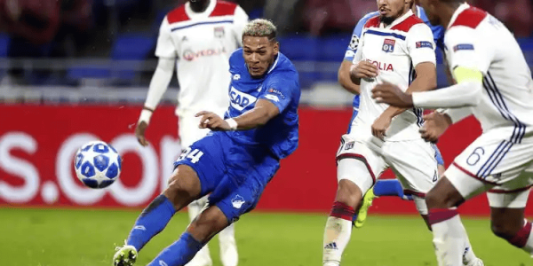 法甲焦点战：马赛火力全开迎战逆袭王者里昂，谁能笑傲巅峰？