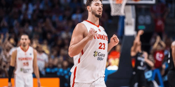 欧冠淘汰赛前，轮换深度正在拉开开云差距