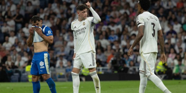 西甲双雄的希望与挣扎：贝蒂斯与皇马的较量，谁能紧握那“一丝希望”？