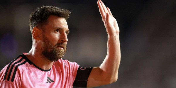 曼联新援选最喜欢球员：梅西决赛击败C罗夺冠！