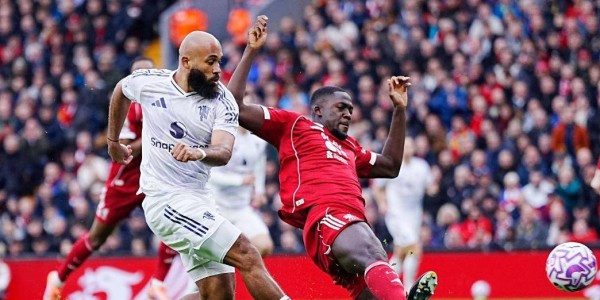 斯洛特昏招废麦卡，马奎尔准绝杀，曼联2-1破利物浦主场不败金身