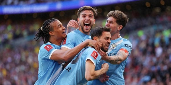 连续四年闯入决赛！重建期曼城全力冲击三冠王，背后竟是同行的“默契配合”