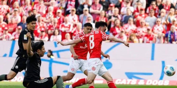 拜仁遭遇重创！半场落后三球，四年来首次，乌尔比希表情尴尬