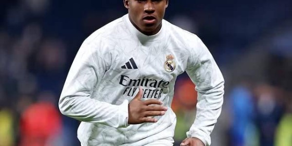 沦为弃子！皇马9号考虑离队，渴望踢欧冠