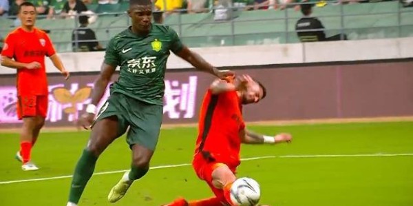 媒体人：法比奥进球类似阿森纳对阵曼联角球进球，在中超不判少见