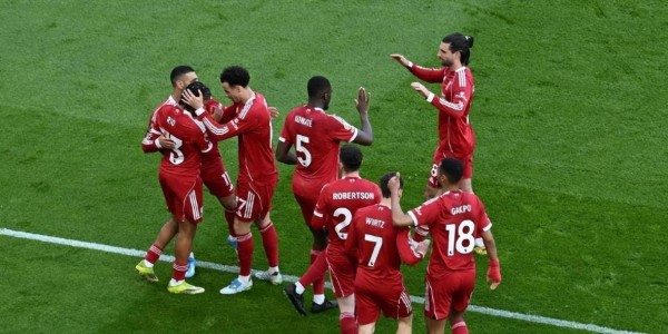 足坛悲欢之夜！拜仁打破54年纪录，巴萨利物浦皆大获全胜，AC米兰3球大败