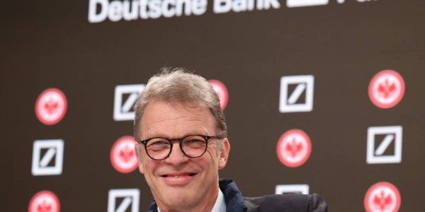 欧冠逆转之夜：萨尔布吕肯3-0击败法甲领头羊，东哥逆风翻盘展现王者风范