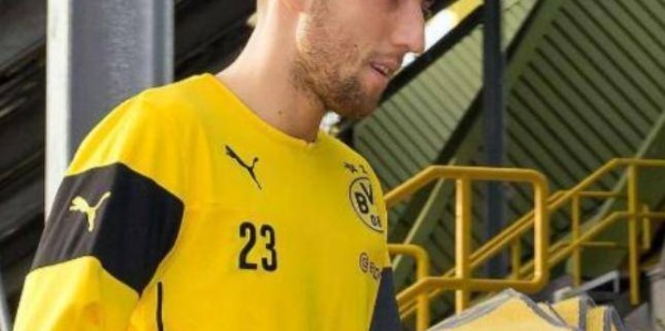 突发！35岁德甲天王含泪退役：刚送走哥哥，父亲又病重，撑不住了