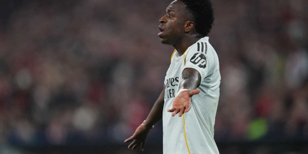 内讧？维尼修斯不传球贝林厄姆抱怨 小熊回怼：闭嘴吧！