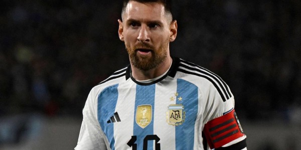 名宿：C罗晚上躺在床上，可能会希望跟梅西一样厉害！