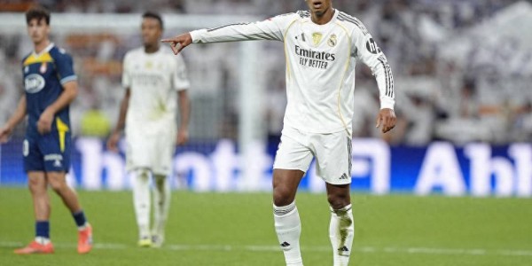 皇马太狠了！两大王牌复出，阿隆索头疼这阵容怎么选？