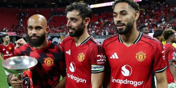 B费漏球助攻姆贝莫幕后揭秘！化身导师指点曼联新援，与库尼亚加练配合