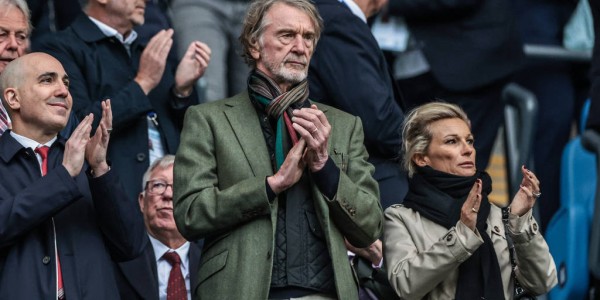 双重暴击！拉爵目睹尼斯输球面色凝重 曼联本季开局惨淡