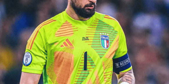 才拿欧冠！大巴黎核心逼宫离队！缺席欧超杯，转投曼城，瓜帅看好