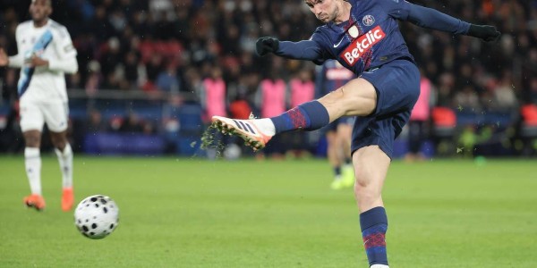 法国杯0-1大冷门，法甲第2遭法甲第15掀翻，巴黎圣日耳曼惨遭淘汰