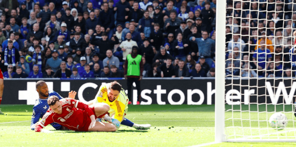 英超德比2-1：两人重伤+火爆冲突+100分钟绝杀 10.2亿豪门坐稳前5